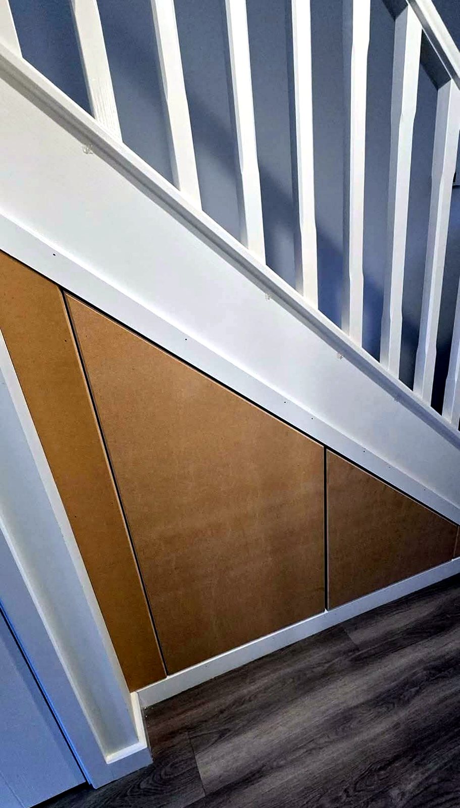 Staircase landing and balustrade fitting